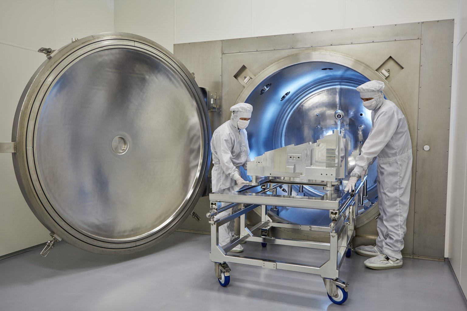 offene RGA-Kammer mit einem Bauteil