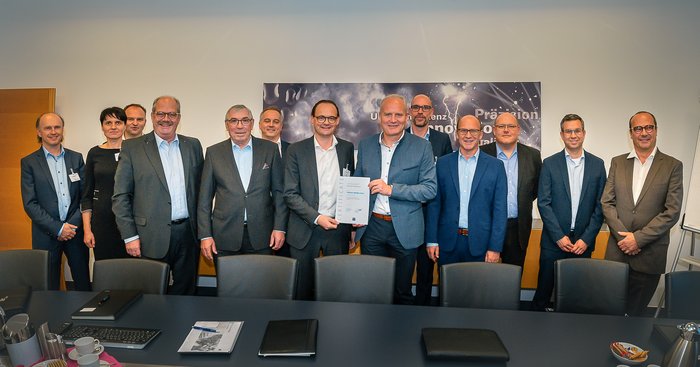 The management and relevant employees of PINK Vakuumtechnik are awarded the Strategic Partner certificate by ZEISS Semiconductor Manifacturing Technology